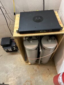 Motorola SLR5700, homebrew cabinet by WB4EOT and WP-641 BpBr duplexer